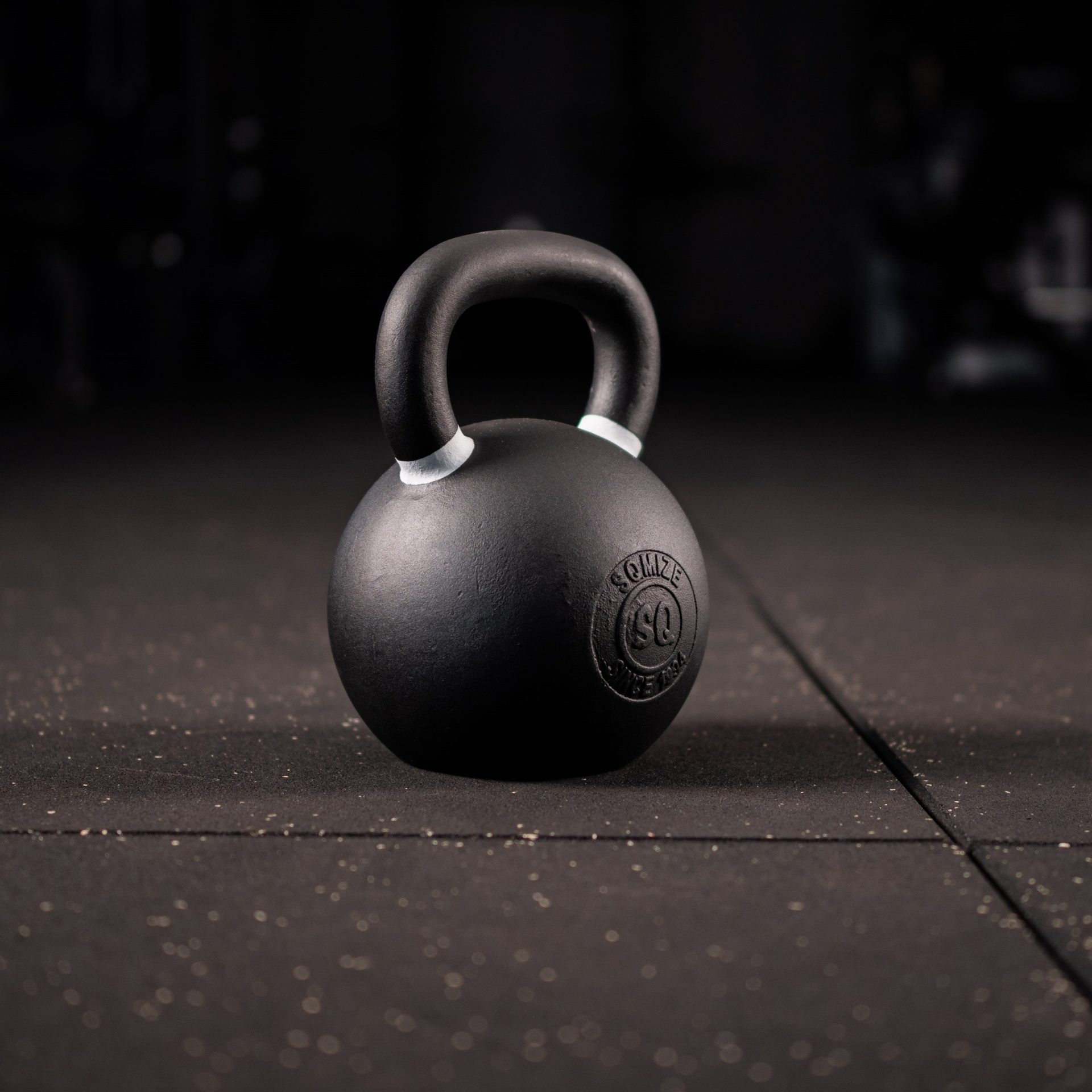 Black Kettlebell SQMIZE® BFK40 farbcodiert, 40 kg, weiß