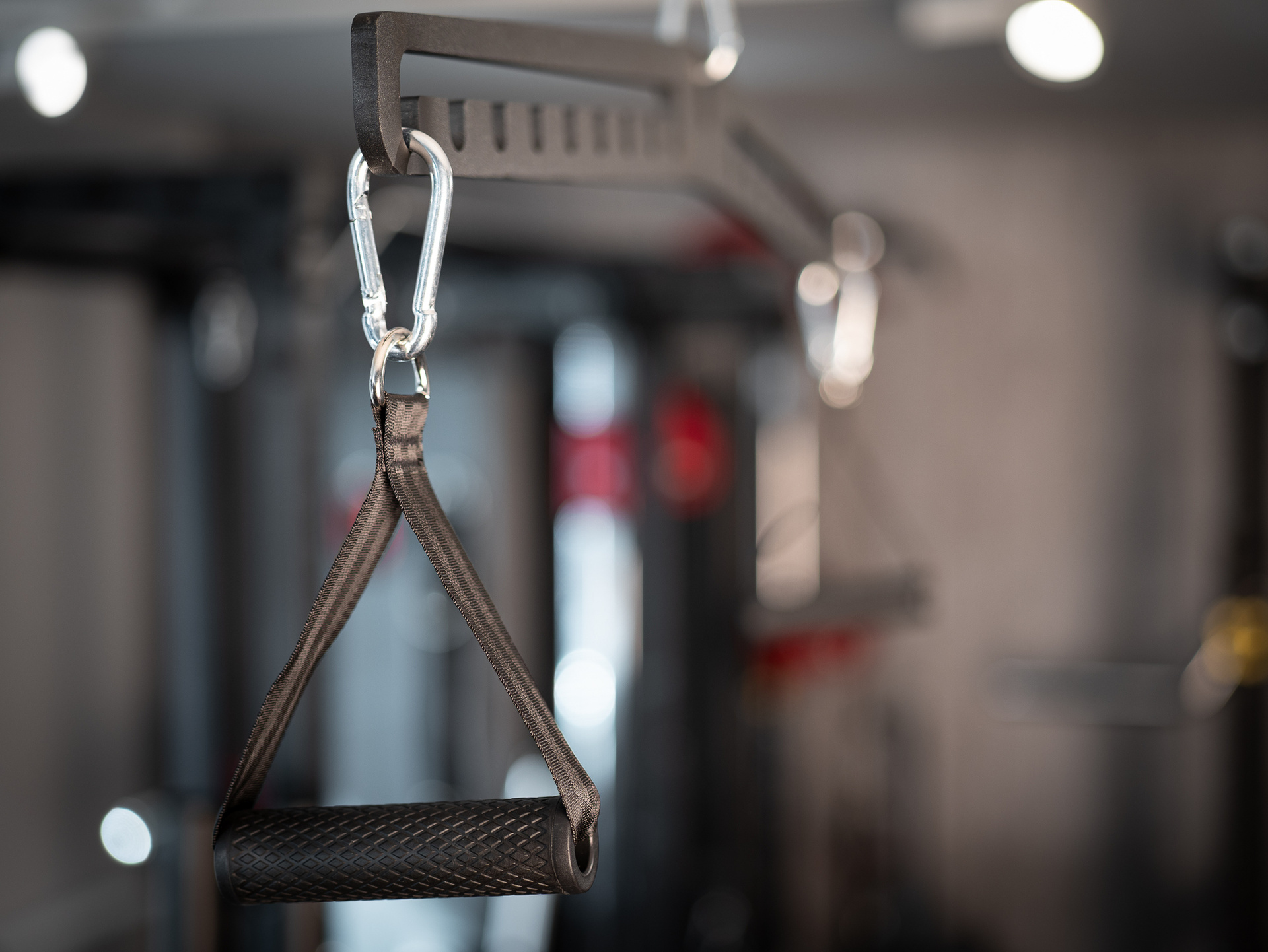 Adjustable Multi-Hook Lat Bar SQMIZE® MB550