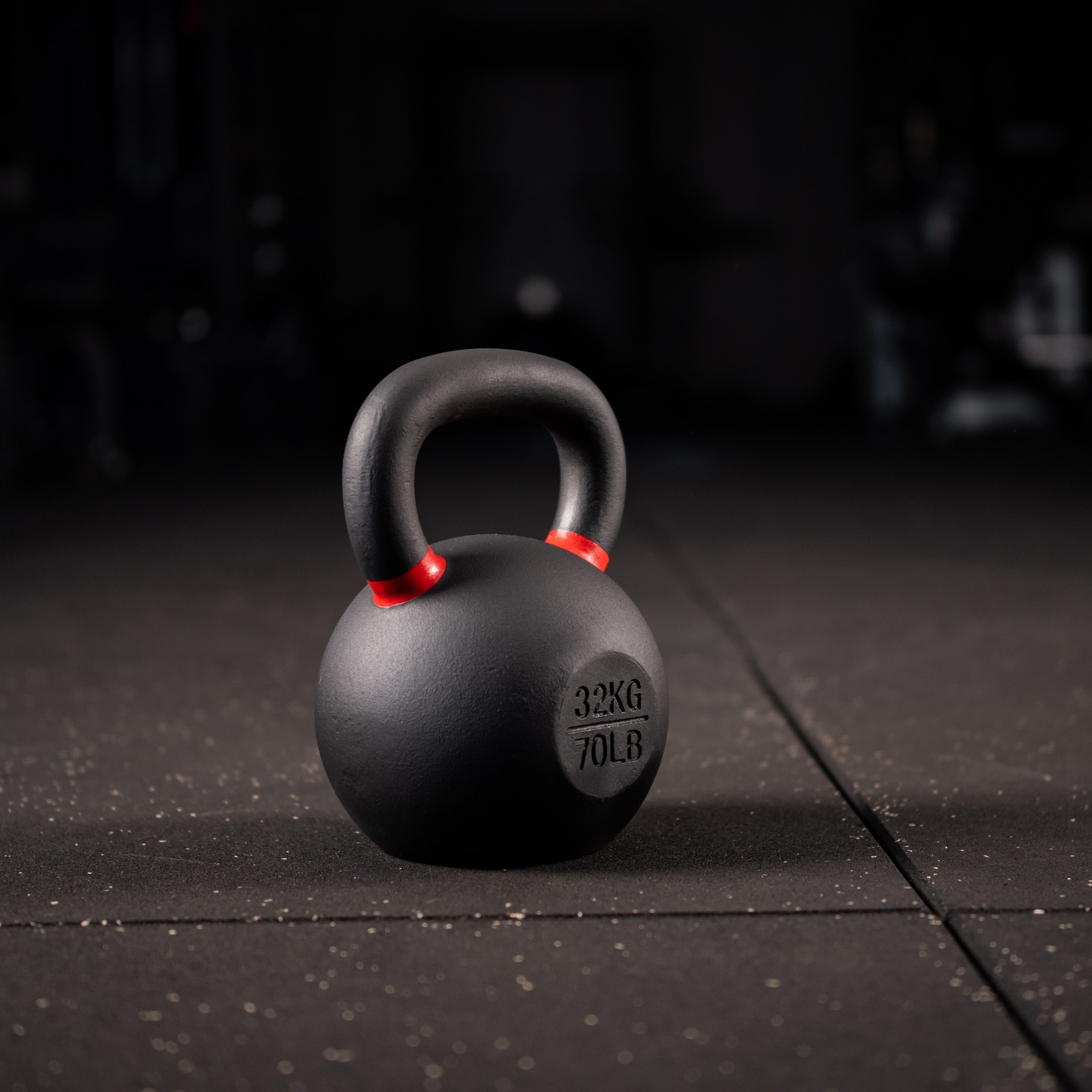 Black Kettlebell SQMIZE® BFK32 farbcodiert, 32 kg, rot