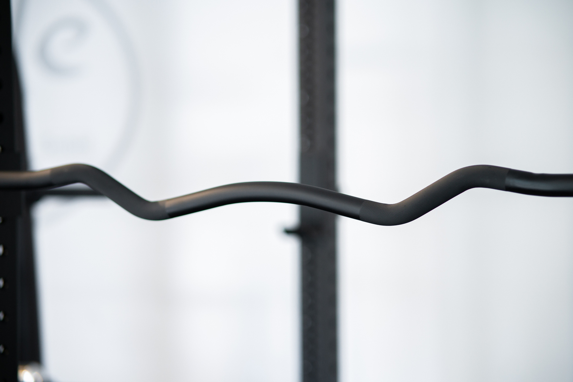 SQMIZE® Olympia Rackable Curl Bar OB75 Ceramic Black Edition, Länge 191 cm