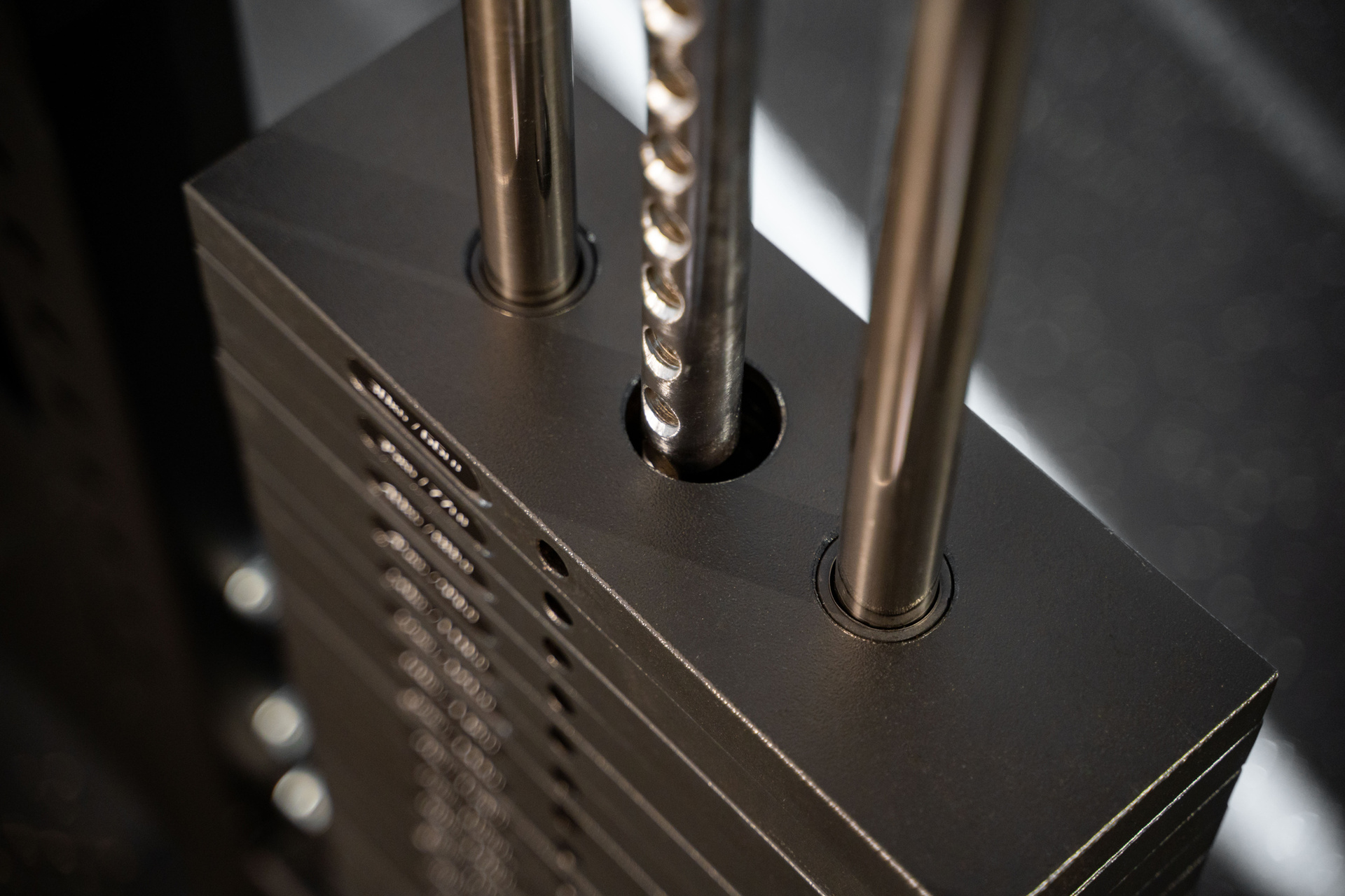 Latzugstation SQMIZE® PREMIUM BISON LAT-S1400