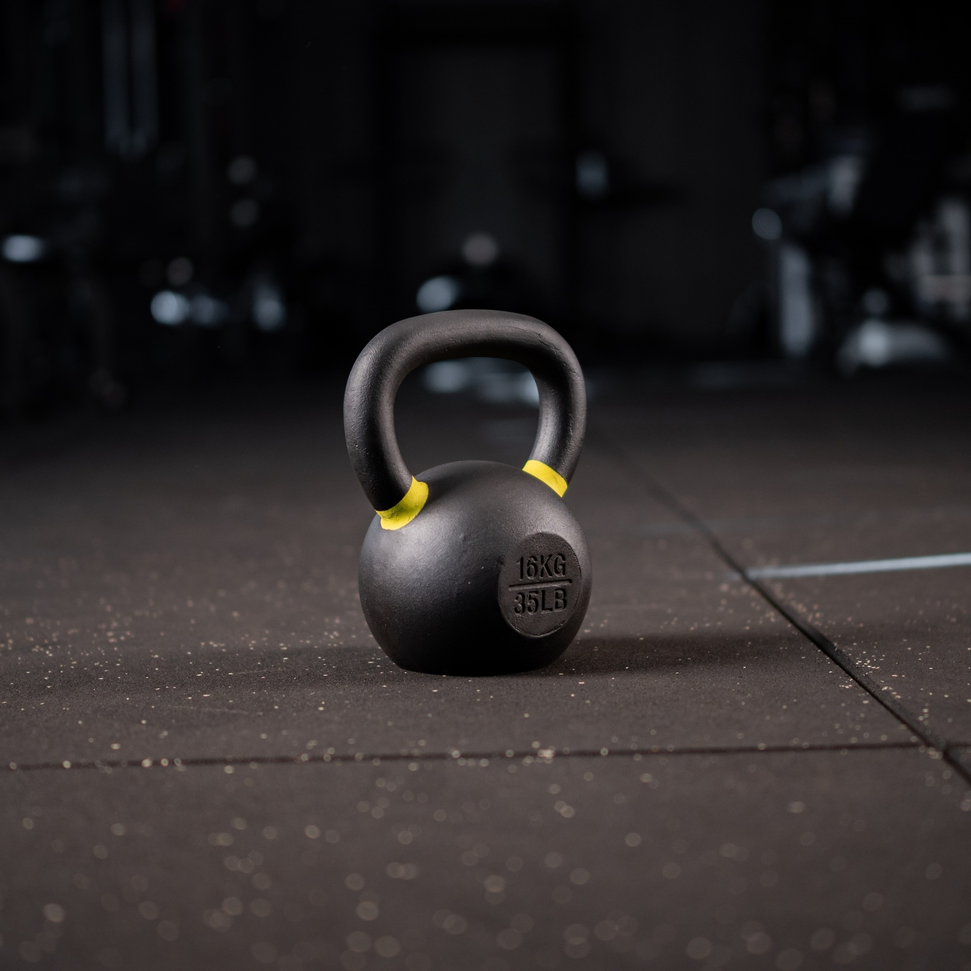 Black Kettlebell SQMIZE® BFK16 farbcodiert, 16 kg, gelb