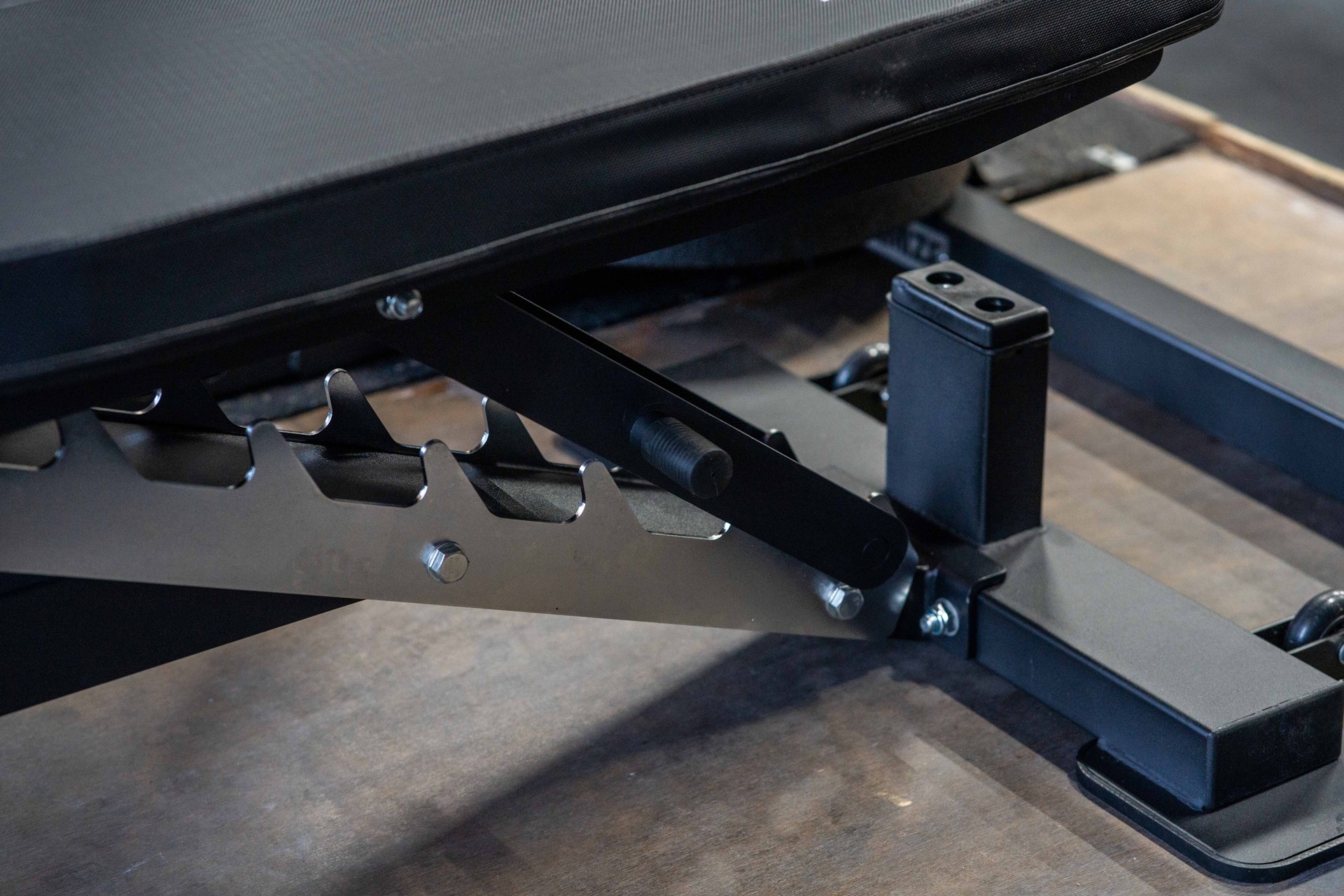 Schrägbank SQMIZE® PREMIUM BISON SQ-R490