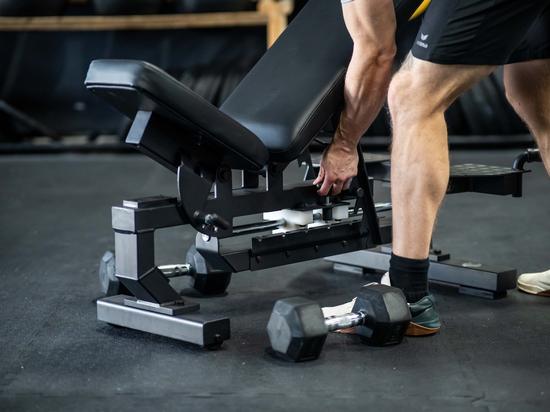Hantelbank SQMIZE® ELITE CLUB SQ-R660 mit Spotterstands