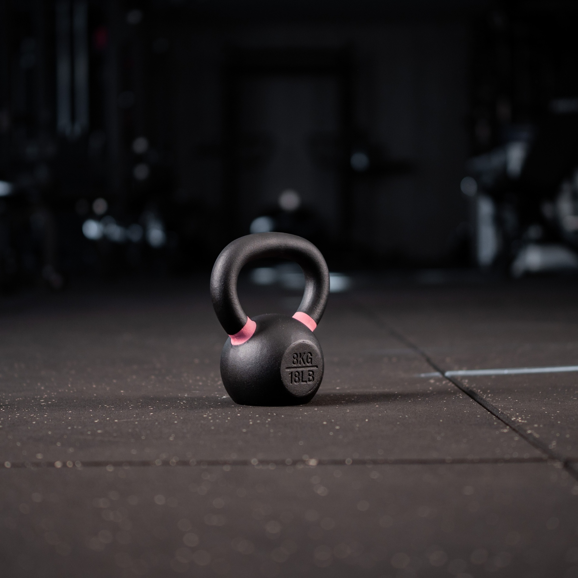Black Kettlebell SQMIZE® BFK8 farbcodiert, 8 kg, pink