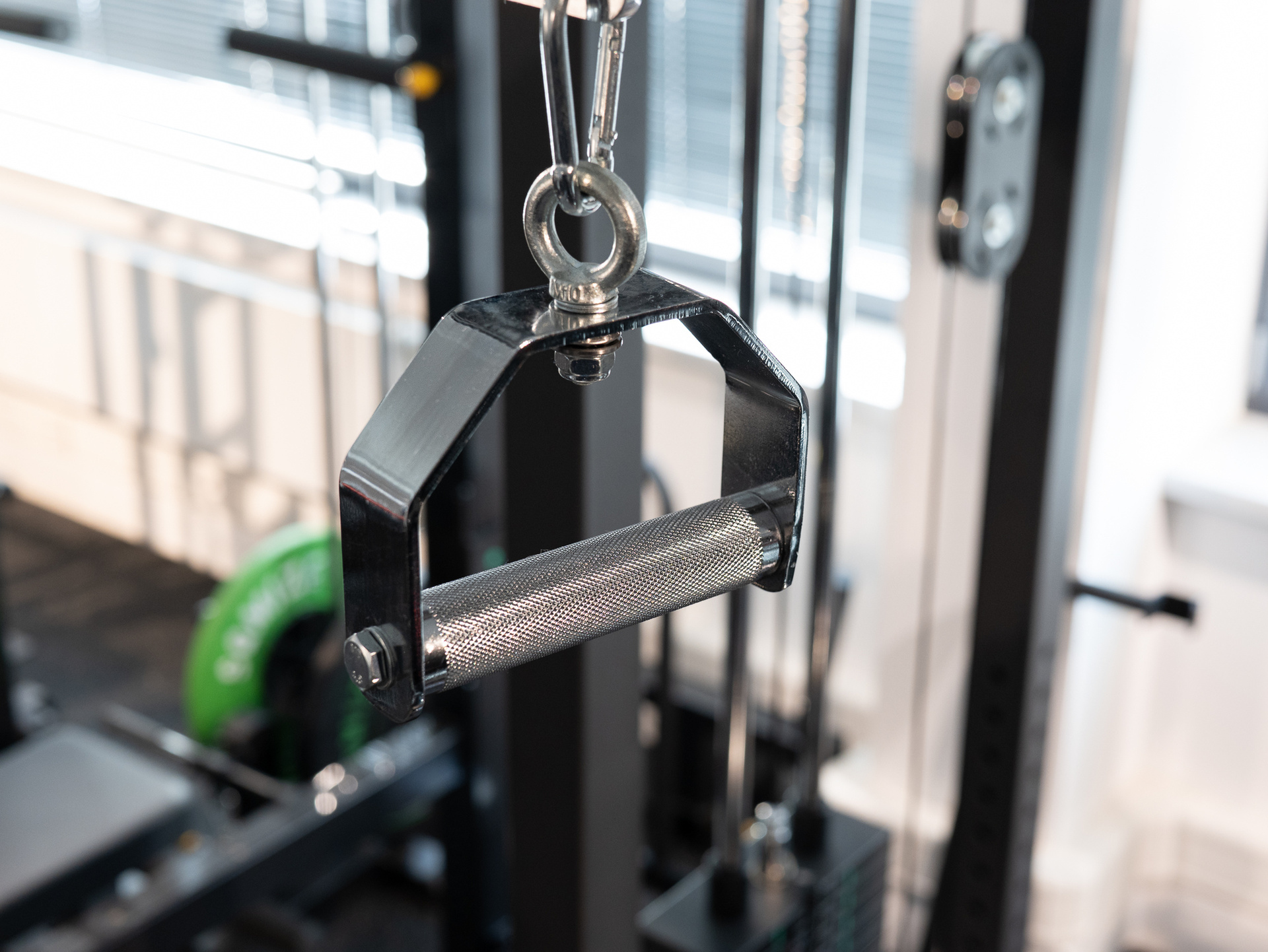 Adjustable Monster Multi-Hook Lat Bar SQMIZE® MB660