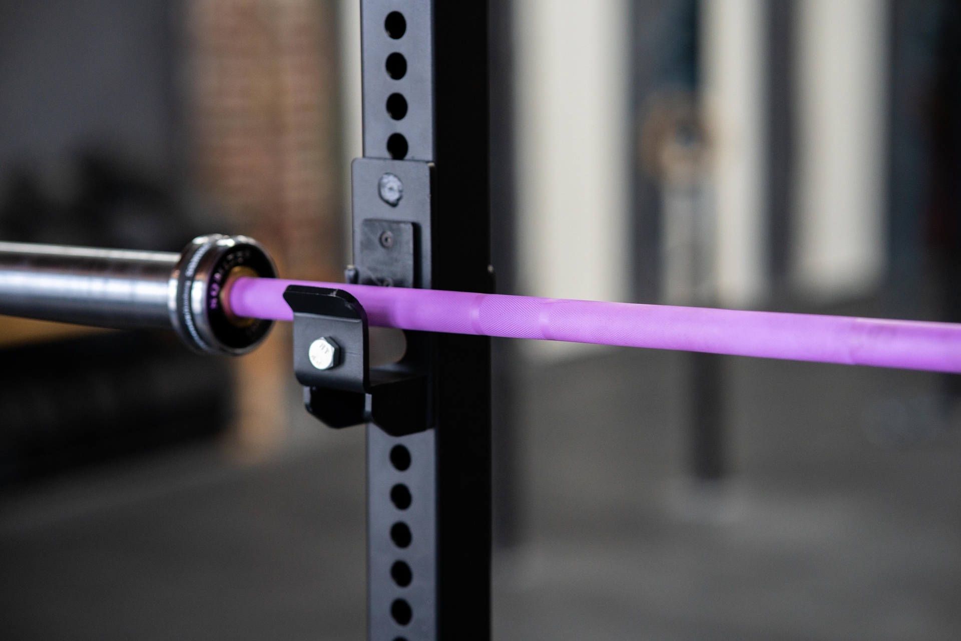 SQMIZE® PREMIUM BISON Hybrid Langhantel Manufaktur Edition Purple Lights, 201 cm