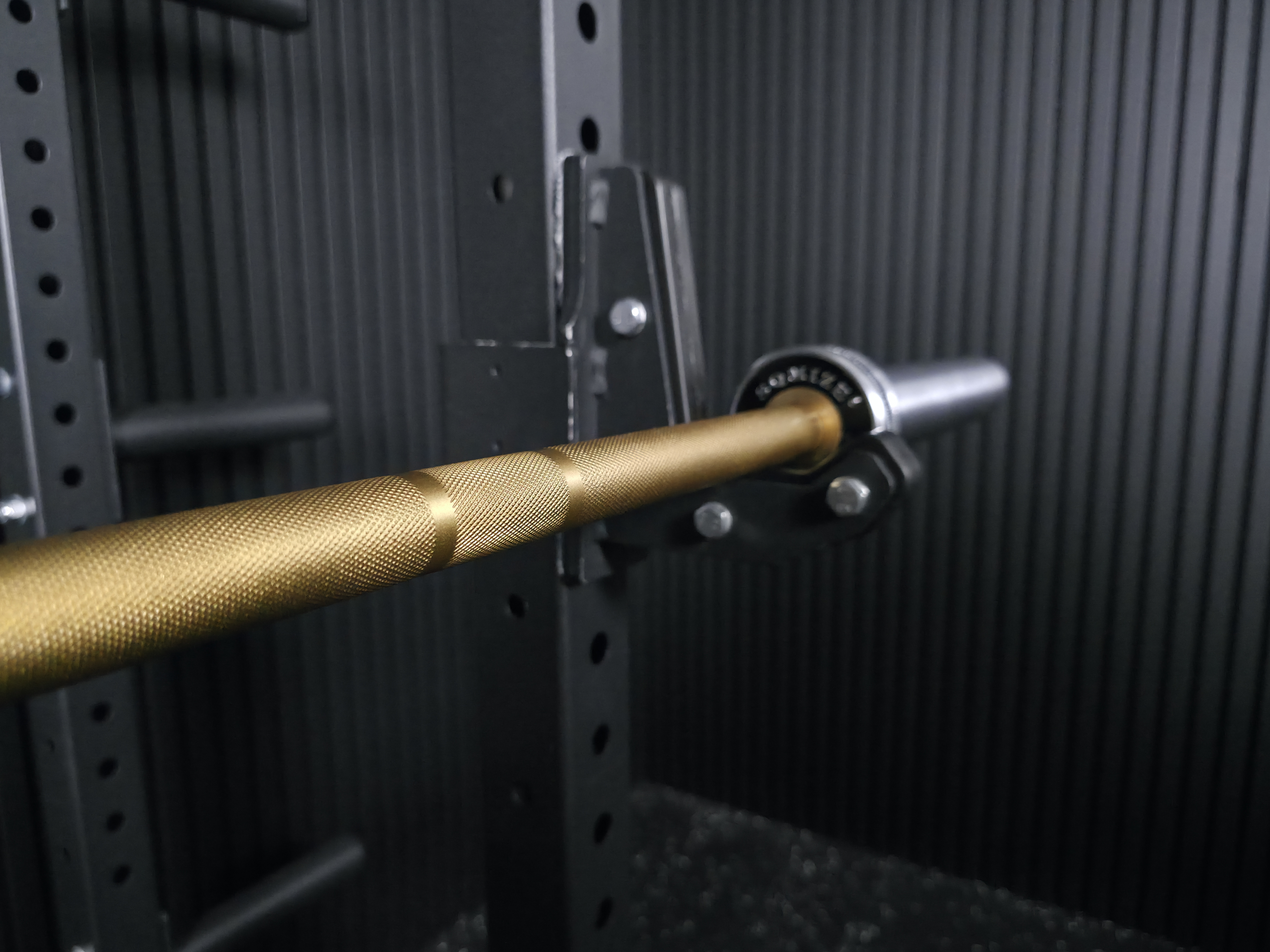 SQMIZE® PREMIUM BISON Hybrid Langhantel Manufaktur Edition FX Gold, 201 cm